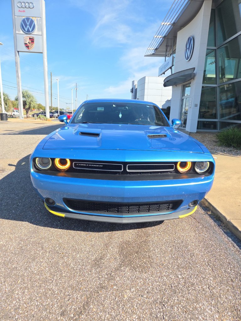 Used 2015 Dodge Challenger SXT Plus w/ Driver Convenience Group RWD image 2