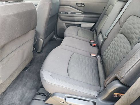 Used 2025 Nissan Pathfinder SV FWD image 29