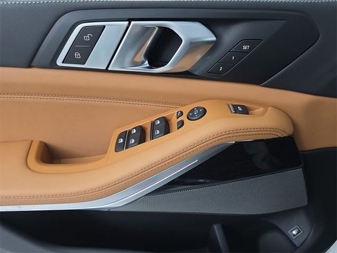 New 2026 BMW X5 xDrive50e w/ M Sport Package image 27