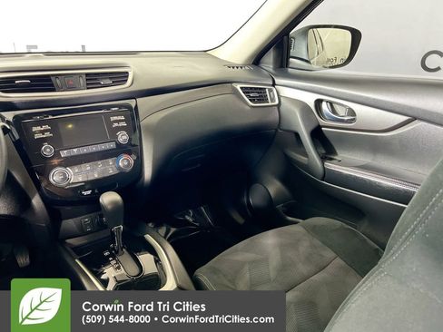 Used 2016 Nissan Rogue S AWD/4WD image 25