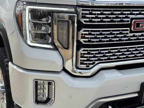 Used 2023 GMC Sierra 3500 Denali w/ Denali Ultimate Package image 10