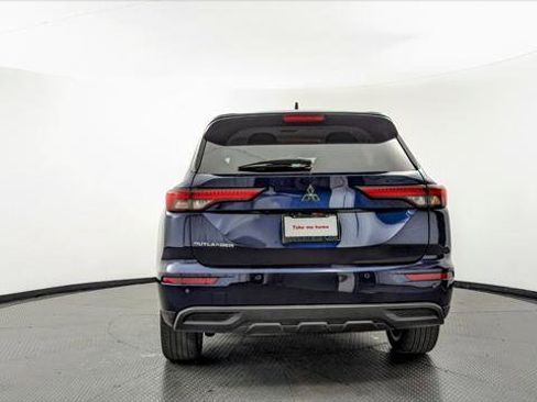 Used 2024 Mitsubishi Outlander SE image 6