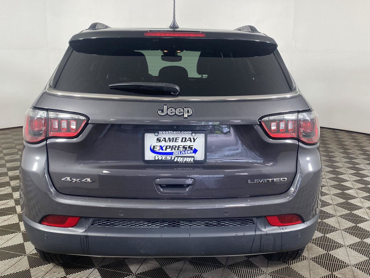 Used 2024 Jeep Compass Limited w/ Sun and Sound Group AWD/4WD image 8