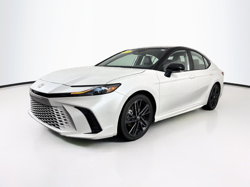 Used 2025 Toyota Camry XSE FWD image 3