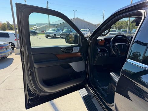 Used 2019 Lincoln Navigator L Reserve image 11