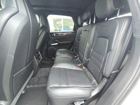 Used 2023 Porsche Cayenne Turbo AWD/4WD image 12