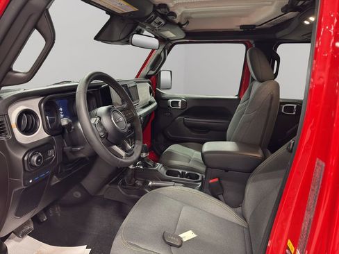 Used 2025 Jeep Wrangler Willys image 4