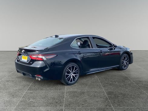 Used 2024 Toyota Camry SE FWD image 5