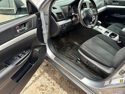 Used 2013 Subaru Outback 2.5i Premium AWD/4WD image 9
