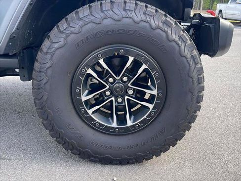 Certified 2025 Jeep Wrangler Willys image 9