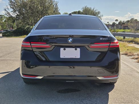 Used 2024 BMW 530i w/ Premium Package image 6