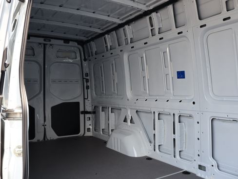 Used 2024 Mercedes-Benz eSprinter 170 Cargo image 20