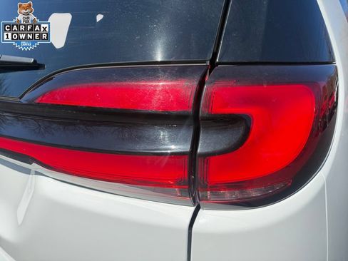Used 2025 Chrysler Pacifica Limited FWD image 21