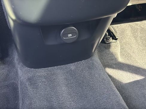 Used 2022 Volvo XC90 T5 Momentum w/ Climate Package image 10