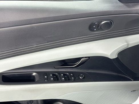 Used 2024 Hyundai Elantra Limited image 20