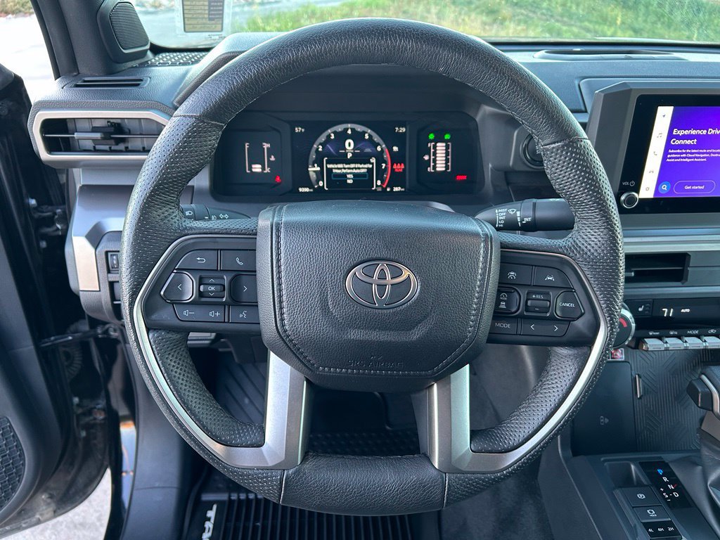 Used 2025 Toyota Tacoma SR5 AWD/4WD image 10