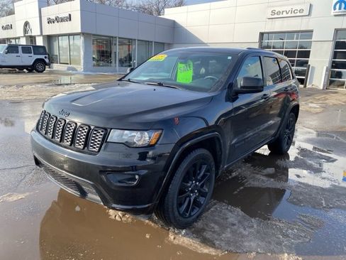 Used 2019 Jeep Grand Cherokee Altitude image 10