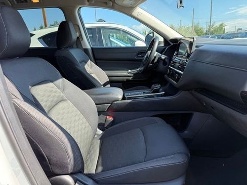 Used 2024 Nissan Pathfinder SV FWD image 15