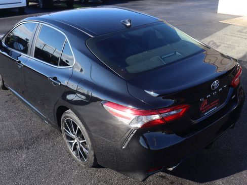 Used 2019 Toyota Camry SE image 14