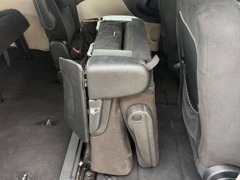 Used 2016 Dodge Grand Caravan SXT image 10