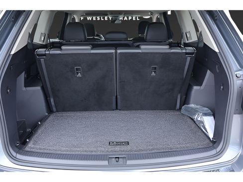 Certified 2024 Volkswagen Atlas SE w/ Black Wheel Package FWD image 18