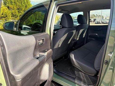 Used 2021 Toyota Tacoma SR5 w/ Trail Edition image 43