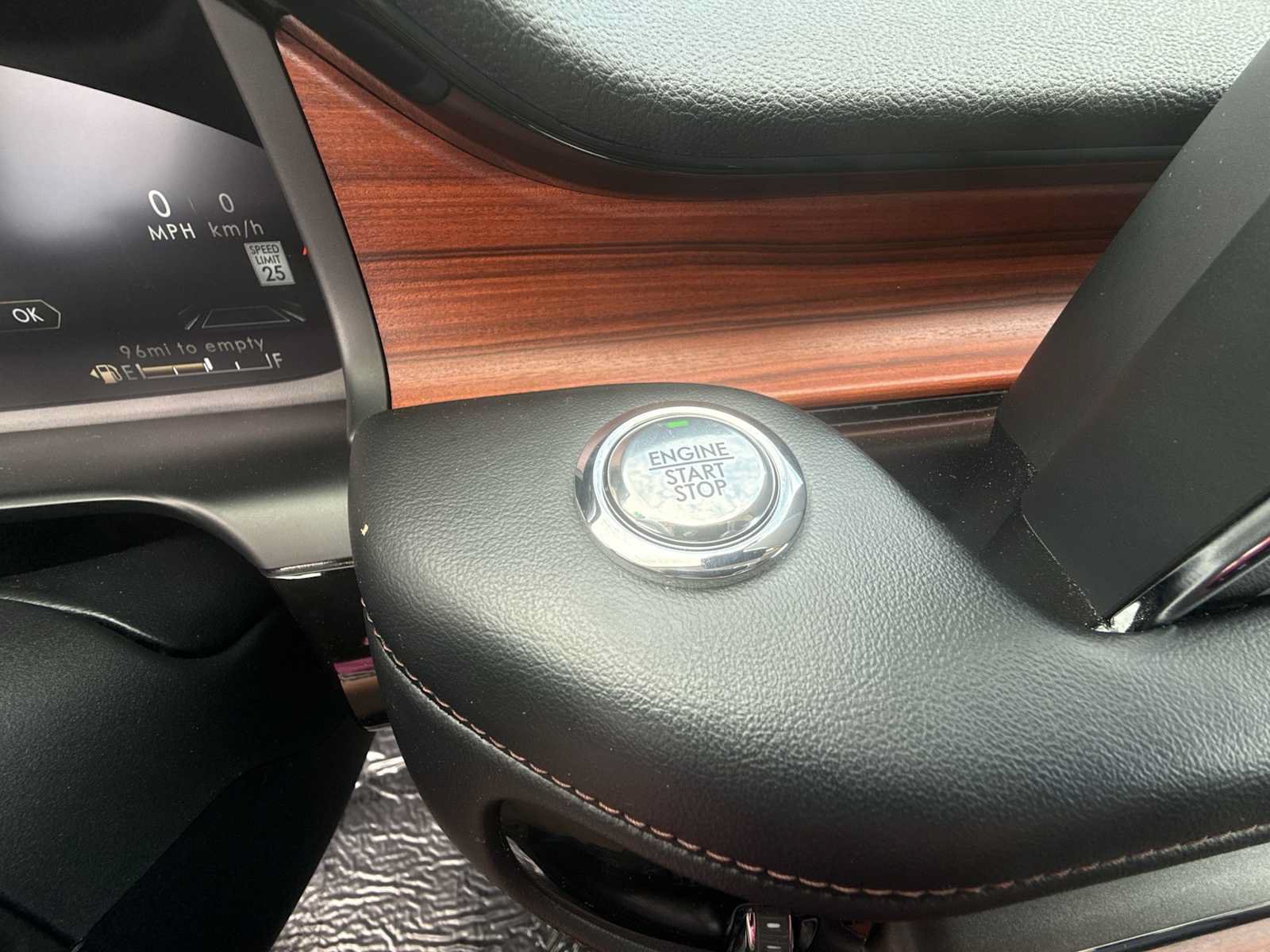 Used 2024 Lincoln Aviator Reserve AWD/4WD image 17