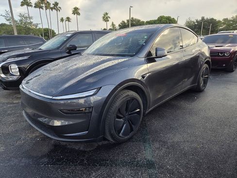 Used 2026 Tesla Model Y AWD image 3