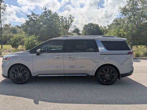 Used 2023 Kia Carnival SX Prestige FWD image 8