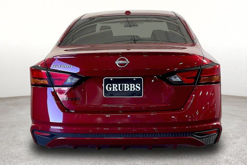 Used 2025 Nissan Altima 2.5 SV FWD image 5