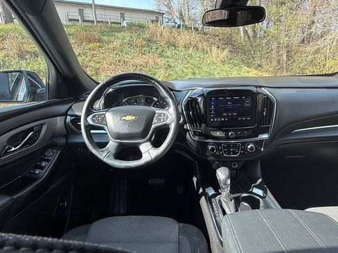 Used 2023 Chevrolet Traverse LT image 10