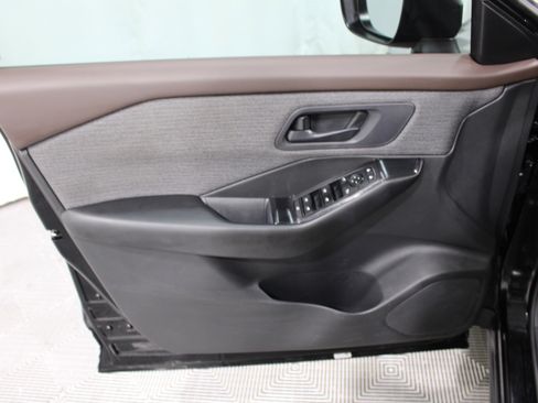 Used 2023 Nissan Rogue S AWD/4WD image 4