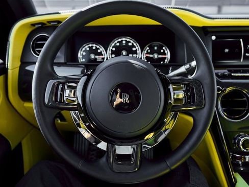 Used 2022 Rolls-Royce Cullinan Black Badge w/ Dark Exterior Package AWD/4WD image 63