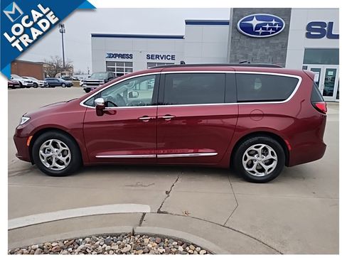 Used 2022 Chrysler Pacifica Limited image 10
