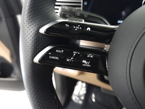 Used 2026 Mercedes-Benz GLS 580 4MATIC image 11