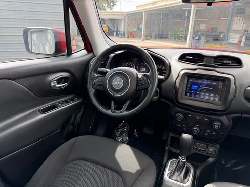 Used 2018 Jeep Renegade Altitude image 33