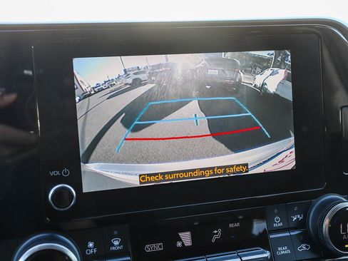 Used 2023 Toyota Highlander LE image 25