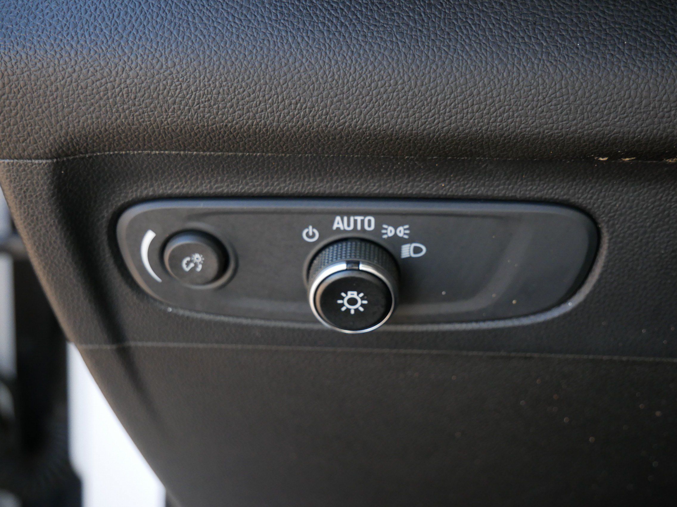Used 2022 Buick Envision Preferred AWD/4WD image 22