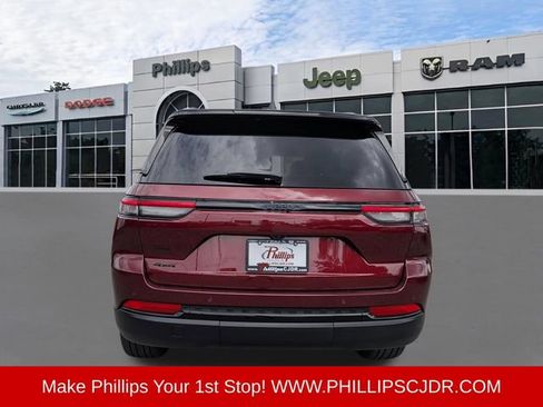 Certified 2025 Jeep Grand Cherokee Limited w/ Trailer Tow Package AWD/4WD image 4