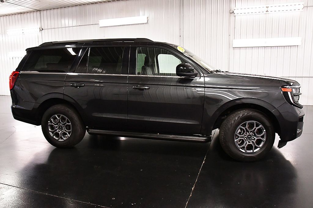 Used 2025 Ford Expedition Active AWD/4WD image 8