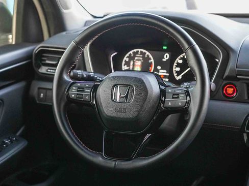Used 2025 Honda Pilot Sport image 14
