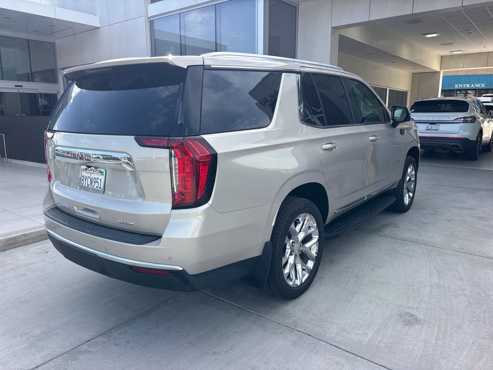 Used 2021 GMC Yukon SLT w/ Rear Media and Nav Package AWD/4WD image 5