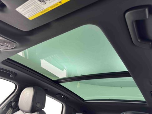 Used 2024 Porsche Cayenne w/ Premium Package image 12