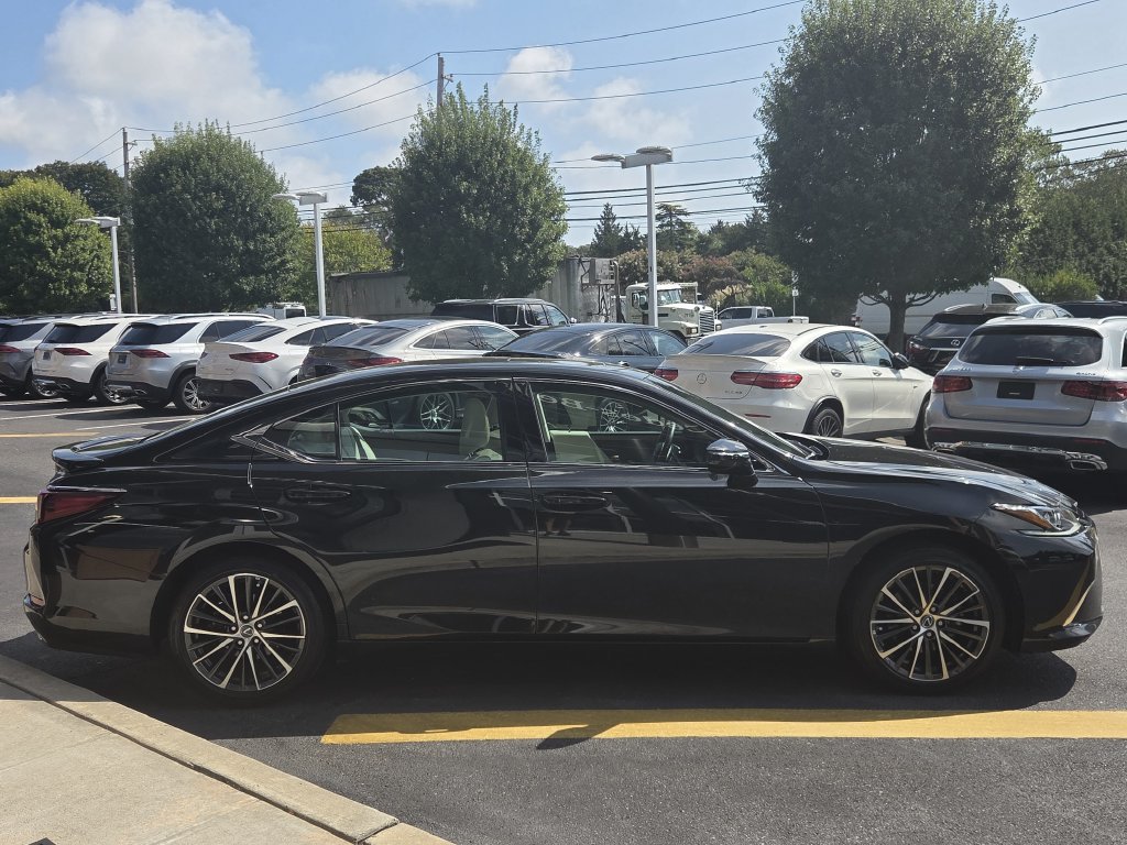 Used 2023 Lexus ES 350 w/ Premium Package FWD image 7