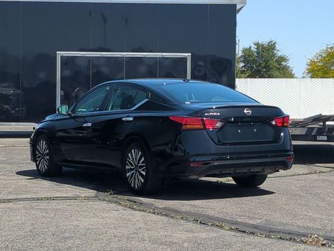 Used 2025 Nissan Altima 2.5 SV FWD image 6