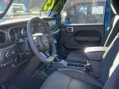 Used 2023 Jeep Wrangler Unlimited w/ Sun & Screen Package image 29