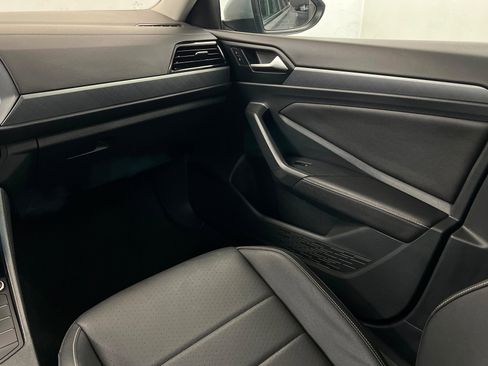 Used 2024 Volkswagen Jetta SE FWD image 10