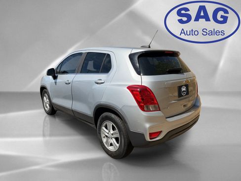 Used 2020 Chevrolet Trax LS FWD image 4