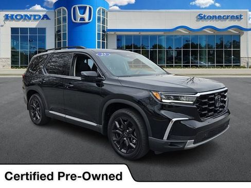 Used 2025 Honda Pilot Touring image 1