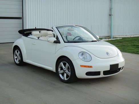 Used 2007 Volkswagen Beetle Triple White Edition image 4